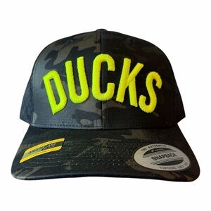 NCAA OREGON “DUCKS” SNAPBACK TWILL TRUCKER CAP